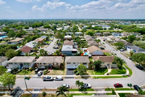 Villa ou maison à vendre à Davie, Floride: 4 chambres, 263.1 m2 № 1141546 - photo 2