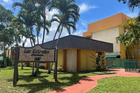 Condominio en venta en Hialeah, Florida, 1 dormitorio, 55.74 m2 № 1223060 - foto 1