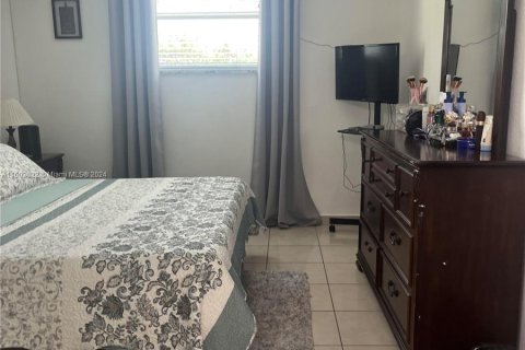 Condominio en venta en Hialeah, Florida, 1 dormitorio, 55.74 m2 № 1223060 - foto 20