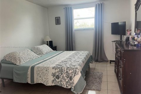 Condominio en venta en Hialeah, Florida, 1 dormitorio, 55.74 m2 № 1223060 - foto 17