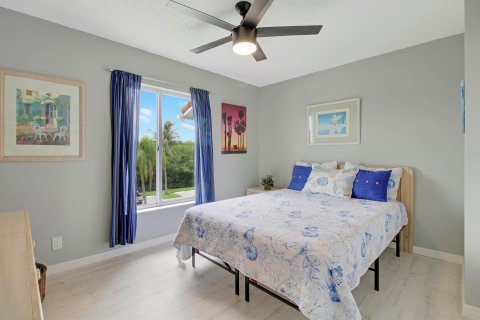 Condo in Jensen Beach, Florida, 2 bedrooms  № 744378 - photo 15