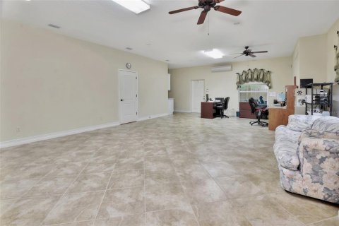 House in DeLand, Florida 4 bedrooms, 335.66 sq.m. № 1276661 - photo 24