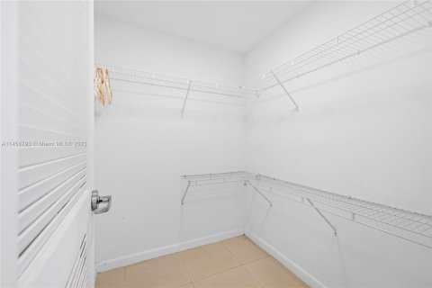 Copropriété à vendre à Miami, Floride: 2 chambres, 103.21 m2 № 718208 - photo 21