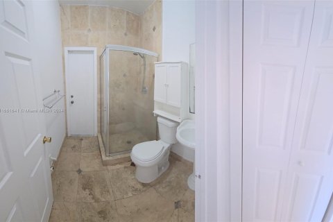 Villa ou maison à louer à Miami, Floride: 4 chambres, 207.08 m2 № 1368922 - photo 8