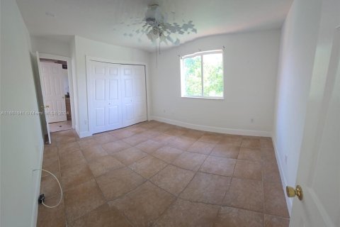 House in Miami, Florida 4 bedrooms, 207.08 sq.m. № 1368922 - photo 29