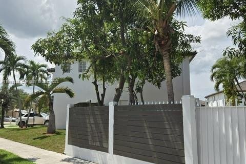 Casa en alquiler en Miami, Florida, 4 dormitorios, 207.08 m2 № 1368922 - foto 23