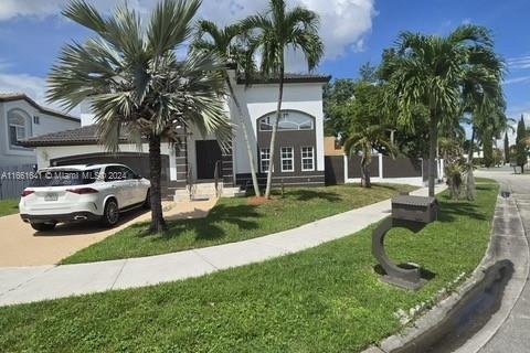 House in Miami, Florida 4 bedrooms, 207.08 sq.m. № 1368922 - photo 24