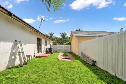 House in Miami, Florida 3 bedrooms, 119.57 sq.m. № 1368968 - photo 20