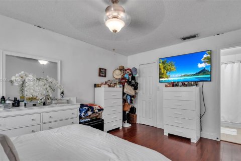 House in Miami, Florida 3 bedrooms, 119.57 sq.m. № 1368968 - photo 11