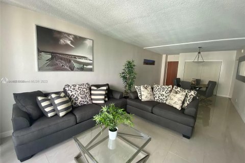 Condominio en venta en Hollywood, Florida, 1 dormitorio, 84.08 m2 № 839166 - foto 4