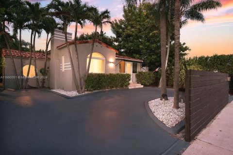 House in Miami, Florida 3 bedrooms, 184.88 sq.m. № 1365850 - photo 3