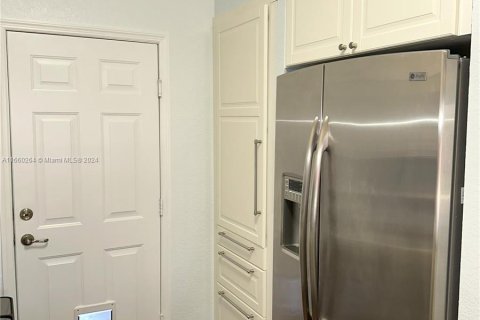 Townhouse in Miramar, Florida 3 bedrooms, 148.74 sq.m. № 1365892 - photo 4