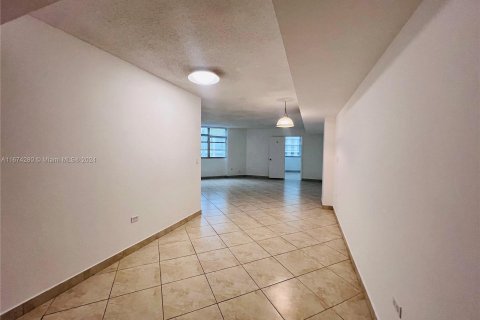 Condominio en alquiler en Miami, Florida, 2 dormitorios, 98.48 m2 № 1397622 - foto 3