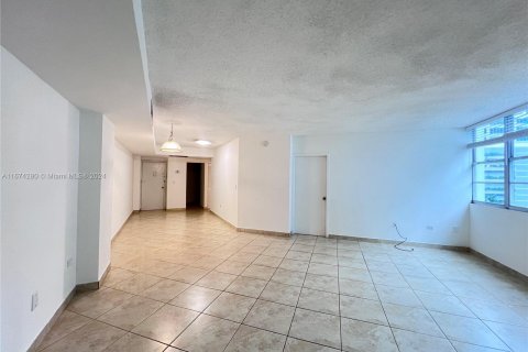 Condominio en alquiler en Miami, Florida, 2 dormitorios, 98.48 m2 № 1397622 - foto 5