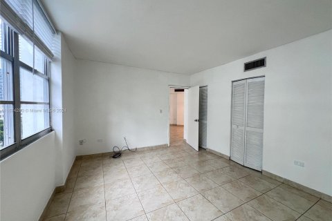 Condominio en alquiler en Miami, Florida, 2 dormitorios, 98.48 m2 № 1397622 - foto 9