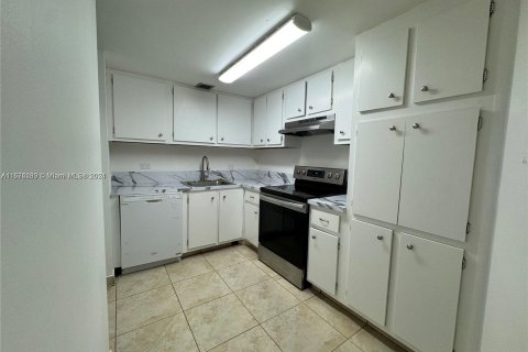 Condominio en alquiler en Miami, Florida, 2 dormitorios, 98.48 m2 № 1397622 - foto 8