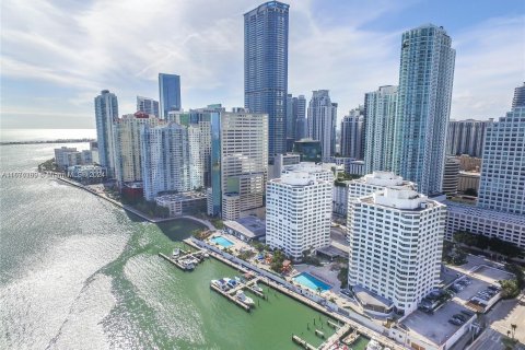 Condominio en alquiler en Miami, Florida, 2 dormitorios, 98.48 m2 № 1397622 - foto 1