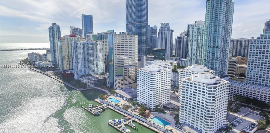 Condominio en Miami, Florida, 2 dormitorios  № 1397622