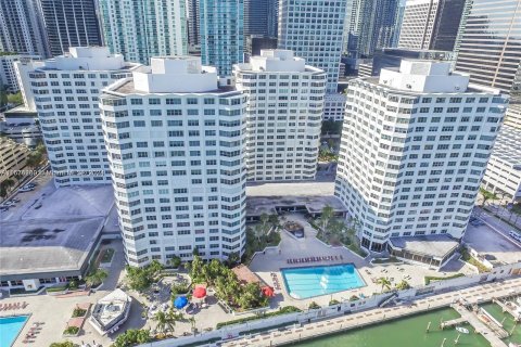 Condominio en alquiler en Miami, Florida, 2 dormitorios, 98.48 m2 № 1397622 - foto 2