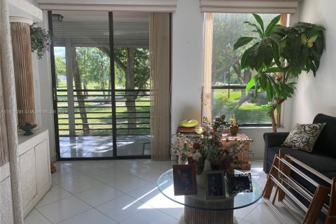 Condominio en venta en Tamarac, Florida, 2 dormitorios, 96.62 m2 № 1397623 - foto 1