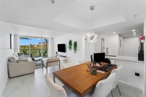 Condo in Miami Beach, Florida, 1 bedroom  № 1080917 - photo 4