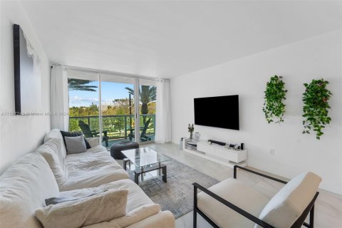 Condominio en venta en Miami Beach, Florida, 1 dormitorio, 69.31 m2 № 1080917 - foto 2