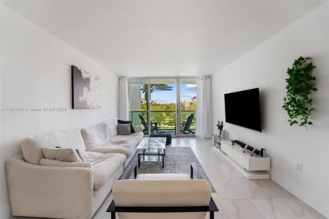 Condo in Miami Beach, Florida, 1 bedroom  № 1080917 - photo 1