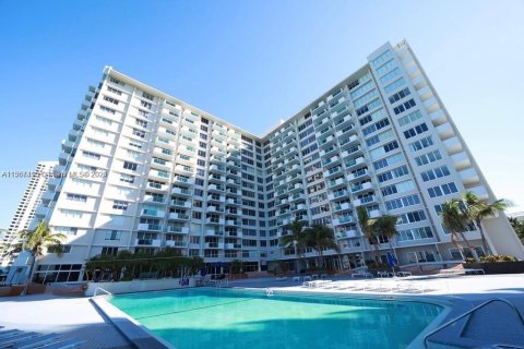 Купить коммерческую недвижимость в Майами-Бич, Флорида № 1115959 - фото 9
