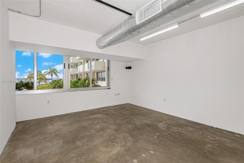 Купить коммерческую недвижимость в Майами-Бич, Флорида № 1115959 - фото 18