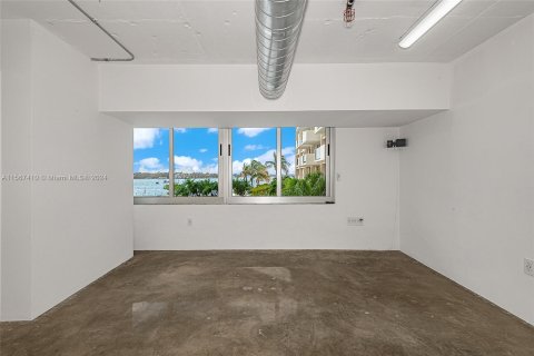 Commercial property in Miami Beach, Florida № 1115959 - photo 19