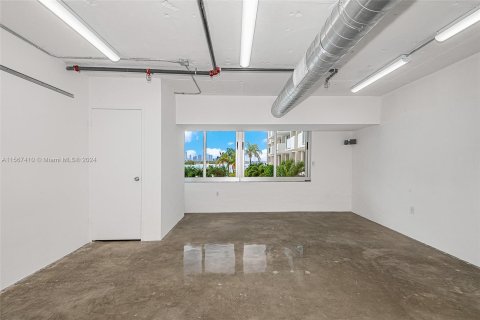 Купить коммерческую недвижимость в Майами-Бич, Флорида № 1115959 - фото 16
