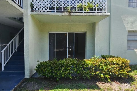 Condo in West Palm Beach, Florida, 2 bedrooms  № 1367627 - photo 27