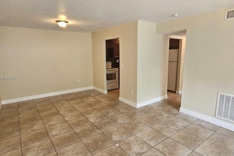 Condo in West Palm Beach, Florida, 2 bedrooms  № 1367627 - photo 2