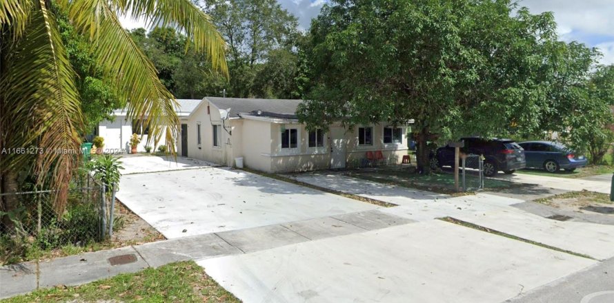 House in Miami, Florida 3 bedrooms, 190.26 sq.m. № 1367626