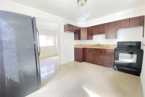 House in Miami, Florida 3 bedrooms, 190.26 sq.m. № 1367626 - photo 12