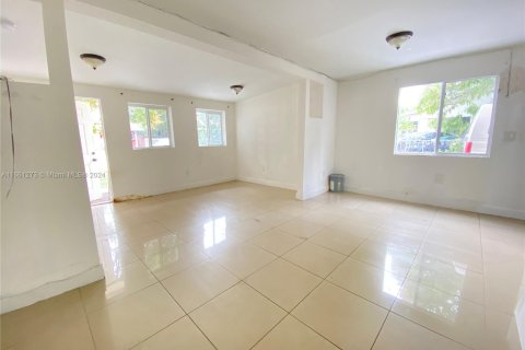 House in Miami, Florida 3 bedrooms, 190.26 sq.m. № 1367626 - photo 5