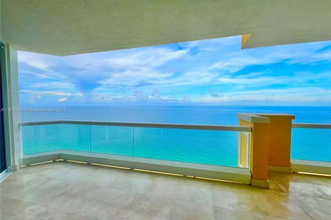 Condo in Sunny Isles Beach, Florida, 3 bedrooms  № 1310463 - photo 2