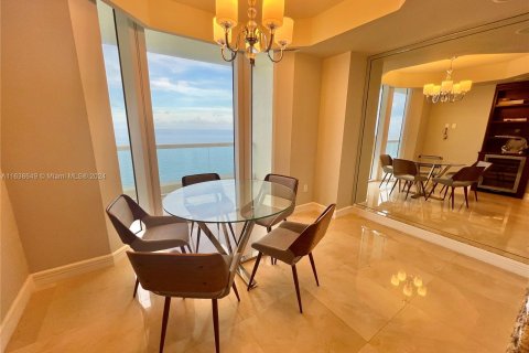 Condo in Sunny Isles Beach, Florida, 3 bedrooms  № 1310463 - photo 11