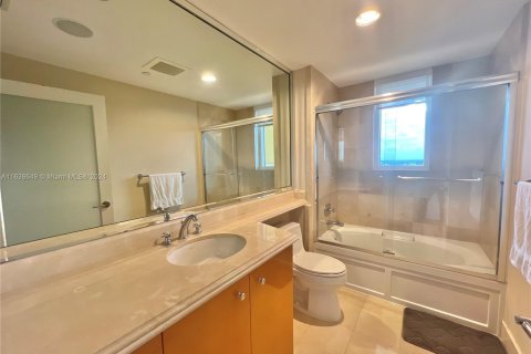 Condo in Sunny Isles Beach, Florida, 3 bedrooms  № 1310463 - photo 21