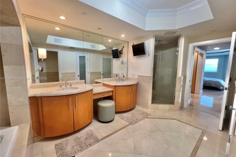 Condo in Sunny Isles Beach, Florida, 3 bedrooms  № 1310463 - photo 17