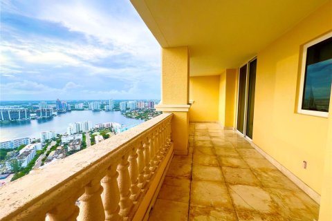 Condo in Sunny Isles Beach, Florida, 3 bedrooms  № 1310463 - photo 26