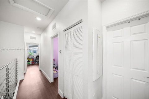 Touwnhouse à vendre à Hialeah, Floride: 3 chambres, 143.07 m2 № 1310429 - photo 19