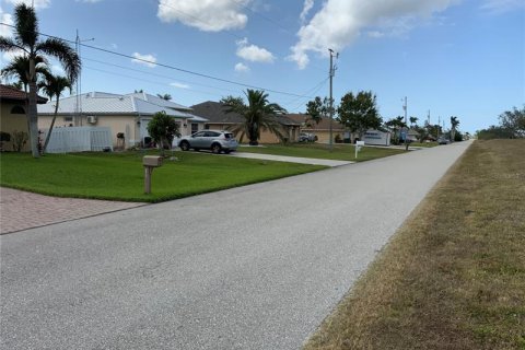 Terrain à vendre à Cape Coral, Floride № 361283 - photo 9