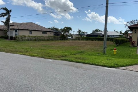 Terrain à vendre à Cape Coral, Floride № 361283 - photo 8