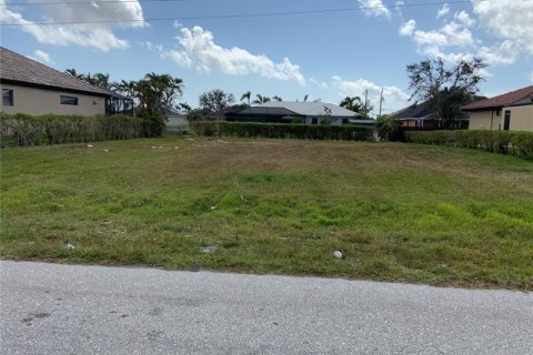 Terrain à vendre à Cape Coral, Floride № 361283 - photo 1