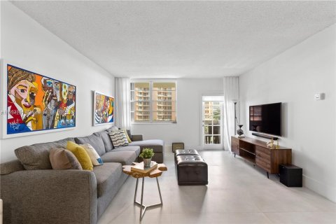 Condominio en venta en Coral Gables, Florida, 1 dormitorio, 84.54 m2 № 1098589 - foto 5