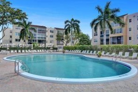 Condominio en venta en Lauderdale Lakes, Florida, 2 dormitorios, 93.83 m2 № 1407800 - foto 17