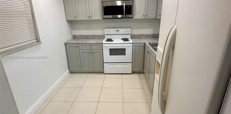 Condo in Lauderdale Lakes, Florida, 2 bedrooms  № 1407800