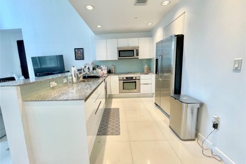 Condo in Miami, Florida, 1 bedroom  № 976084 - photo 16