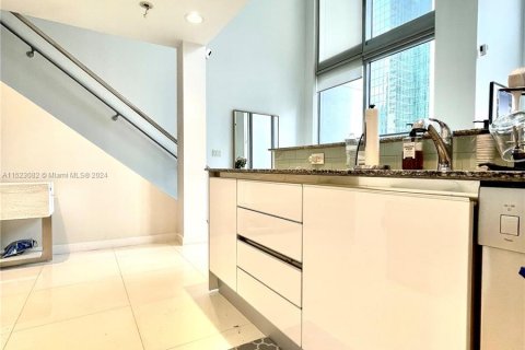 Condominio en venta en Miami, Florida, 1 dormitorio, 106.56 m2 № 976084 - foto 20